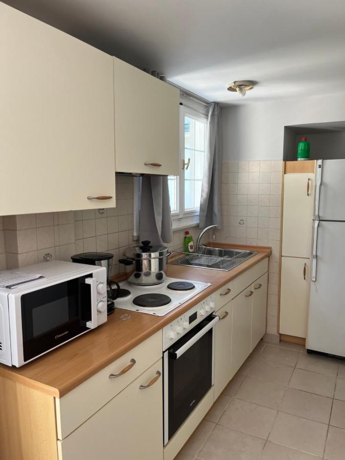 Errika's Near Athens Airport Apartment *